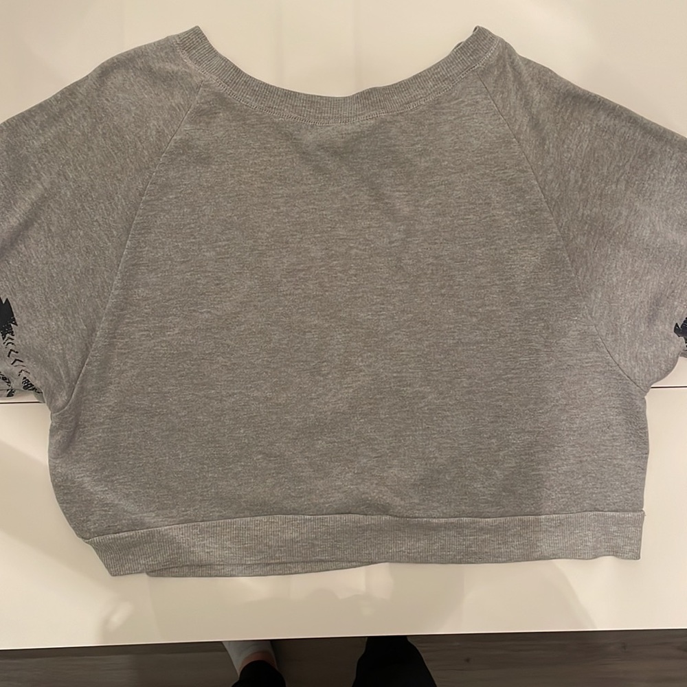 101 Ocean Parkway Women’s 3/4 length sleeve crop top. Size medium. - Picture 5 of 12